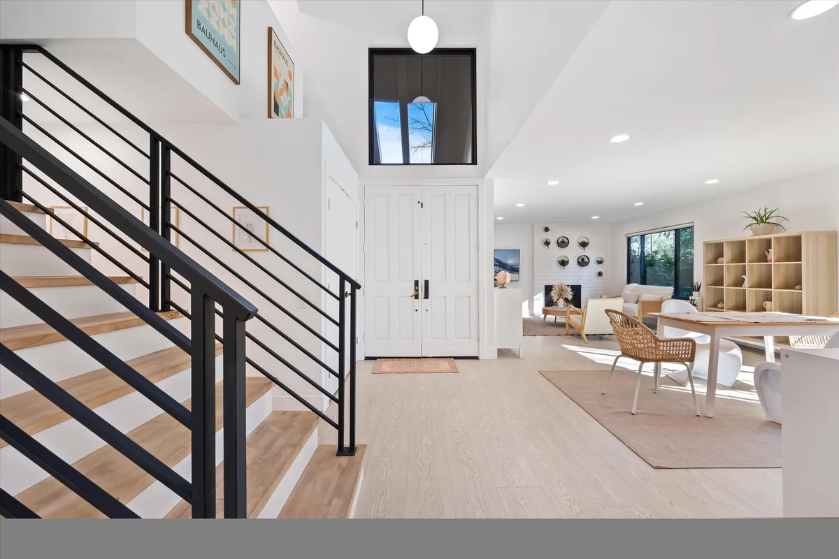 FAIR OAKS MIDCENTURY MODERN