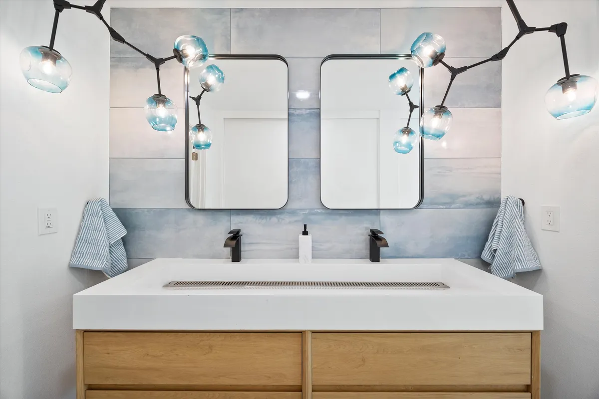 FAIR OAKS MIDCENTURY MODERN