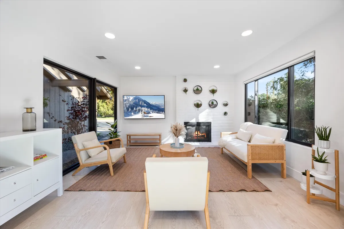 FAIR OAKS MIDCENTURY MODERN