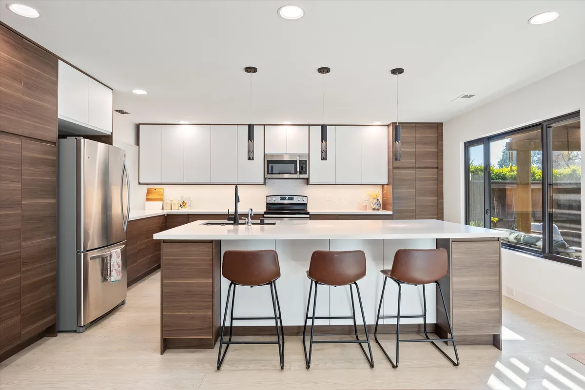 FAIR OAKS MIDCENTURY MODERN