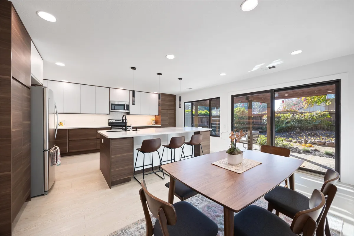 FAIR OAKS MIDCENTURY MODERN