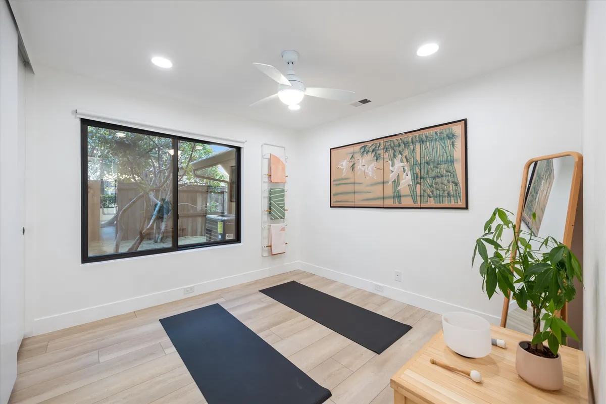 FAIR OAKS MIDCENTURY MODERN