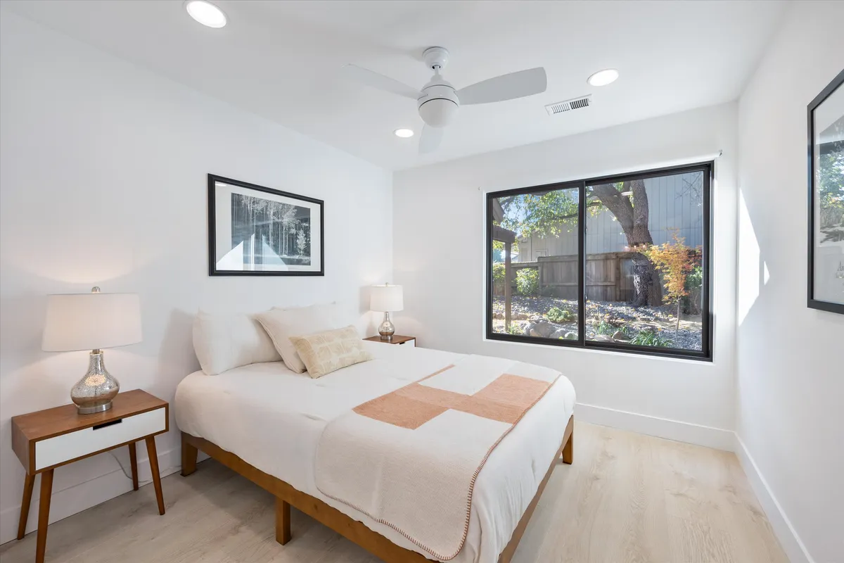 FAIR OAKS MIDCENTURY MODERN