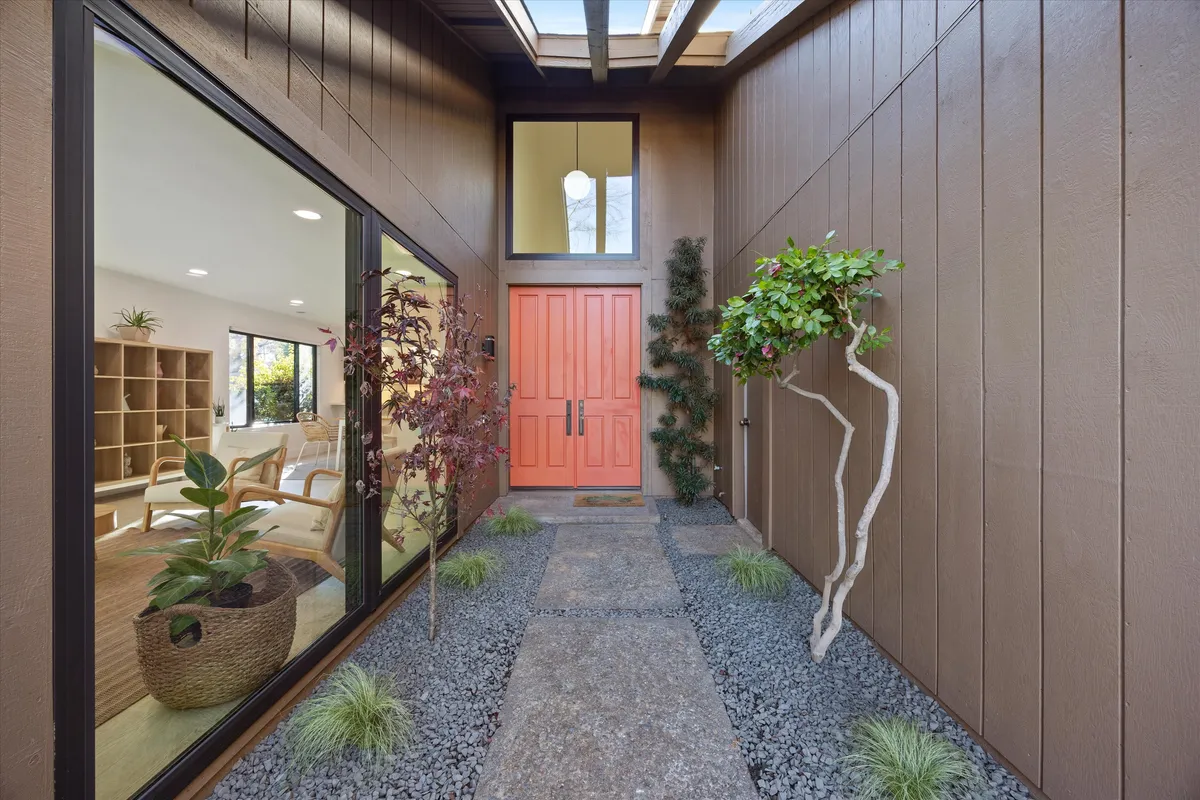 FAIR OAKS MIDCENTURY MODERN
