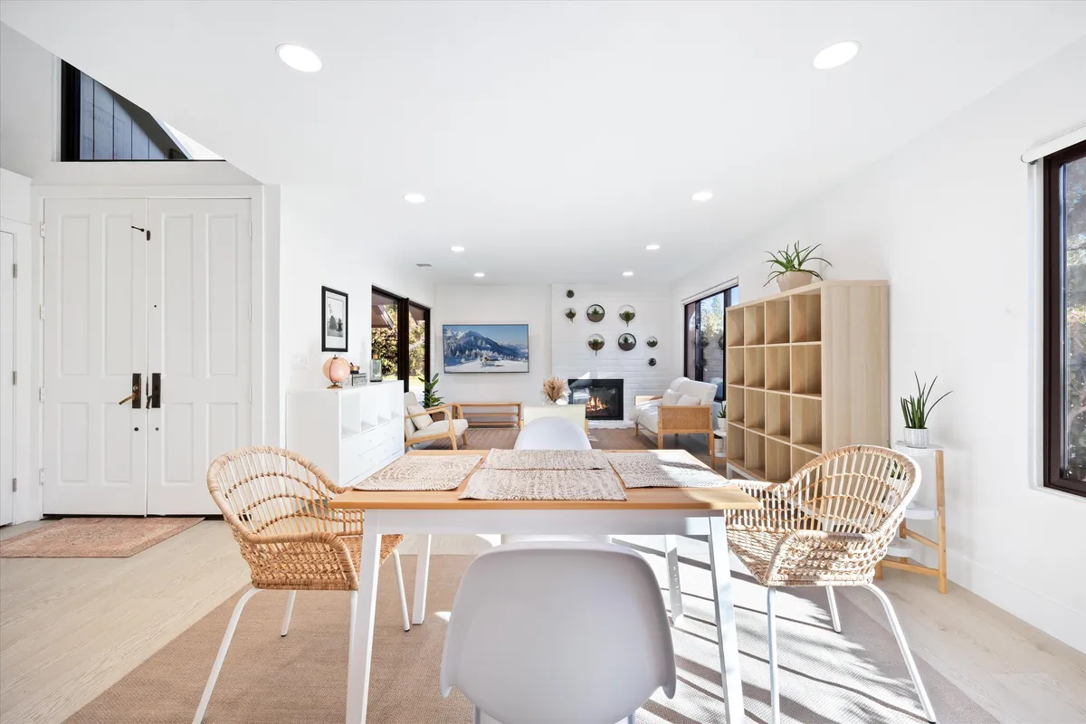 FAIR OAKS MIDCENTURY MODERN
