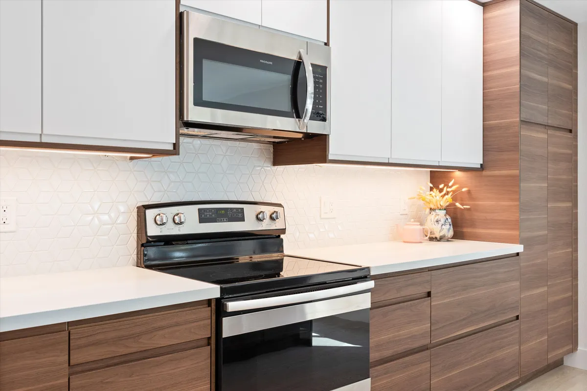 FAIR OAKS MIDCENTURY MODERN
