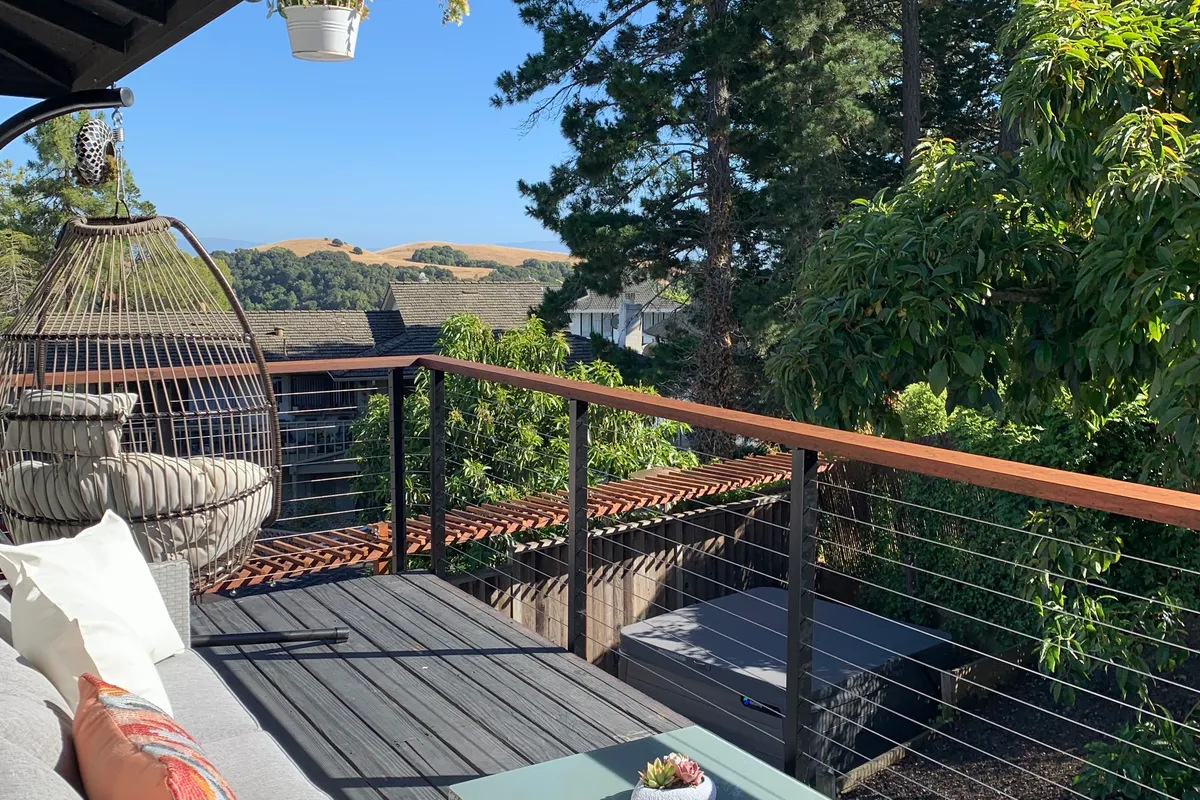 HAYWARD HILLS CONTEMPORARY